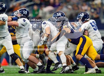 Thumbnail 2 in Smithson Valley vs Highland Park (UIL 5A Football Division I Final) photogallery.