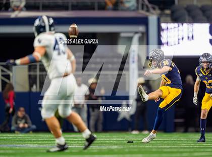 Thumbnail 2 in Smithson Valley vs Highland Park (UIL 5A Football Division I Final) photogallery.