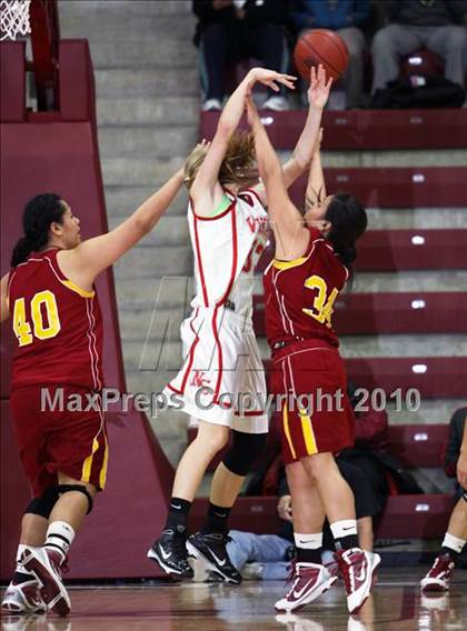 Thumbnail 3 in Menlo-Atherton vs. North Salinas (CIF CCS D1 Final) photogallery.
