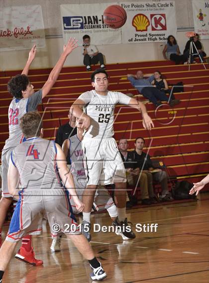 Thumbnail 2 in Christian Brothers vs. Archbishop Mitty (Father Barry Christmas Classic) photogallery.