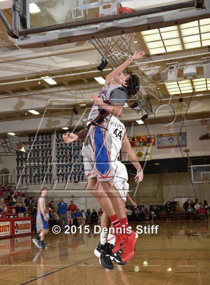 Thumbnail 2 in Christian Brothers vs. Archbishop Mitty (Father Barry Christmas Classic) photogallery.