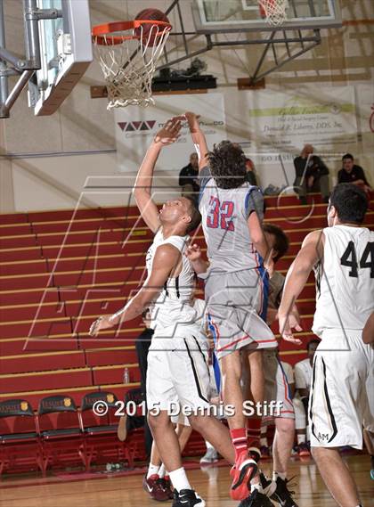 Thumbnail 3 in Christian Brothers vs. Archbishop Mitty (Father Barry Christmas Classic) photogallery.
