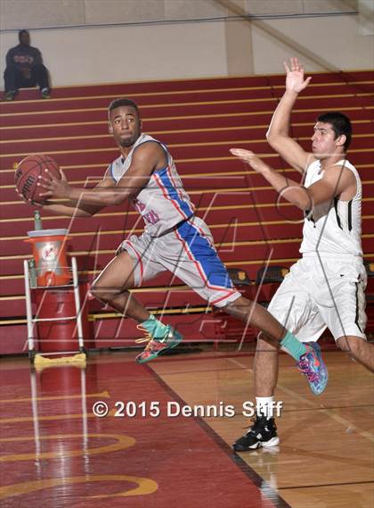 Thumbnail 3 in Christian Brothers vs. Archbishop Mitty (Father Barry Christmas Classic) photogallery.