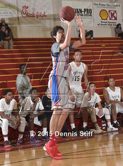 Thumbnail 3 in Christian Brothers vs. Archbishop Mitty (Father Barry Christmas Classic) photogallery.