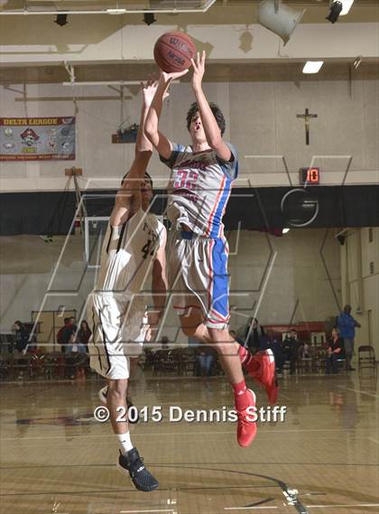 Thumbnail 1 in Christian Brothers vs. Archbishop Mitty (Father Barry Christmas Classic) photogallery.