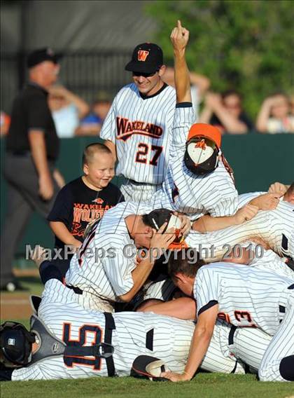 Thumbnail 2 in Rockwall-Heath vs. Wakeland (Texas 4A Region II Final) photogallery.