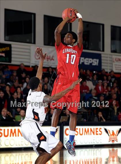 Thumbnail 1 in Lindhurst vs. Foothill (CIF SJS D3 Playoffs) photogallery.