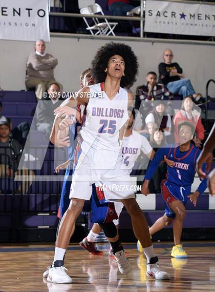 Thumbnail 3 in Christian Brothers vs. Folsom (St. Hope Elite Classic) photogallery.