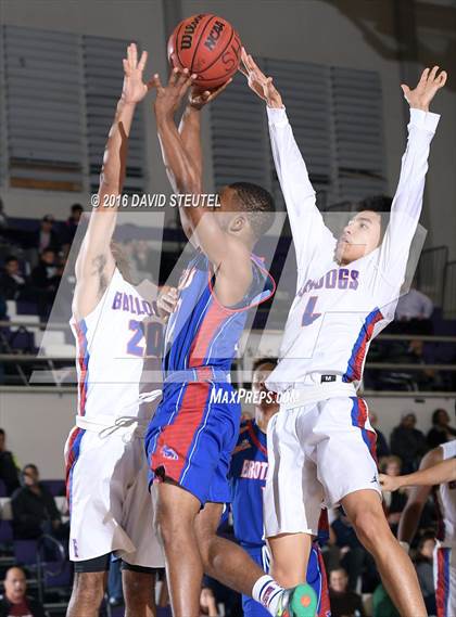 Thumbnail 2 in Christian Brothers vs. Folsom (St. Hope Elite Classic) photogallery.