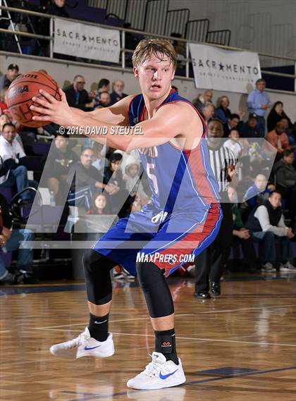 Thumbnail 2 in Christian Brothers vs. Folsom (St. Hope Elite Classic) photogallery.