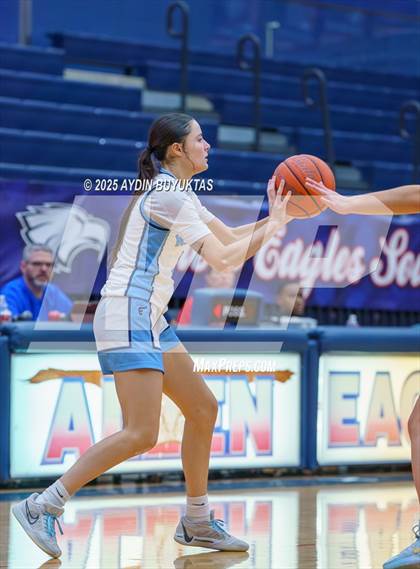 Thumbnail 3 in Highland Park vs. Emerson (Allen Eagles Hoopfest) photogallery.