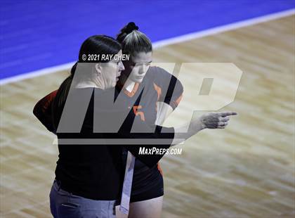 Thumbnail 3 in Lamar vs. Platte Valley (CHSAA 3A Final Four) photogallery.