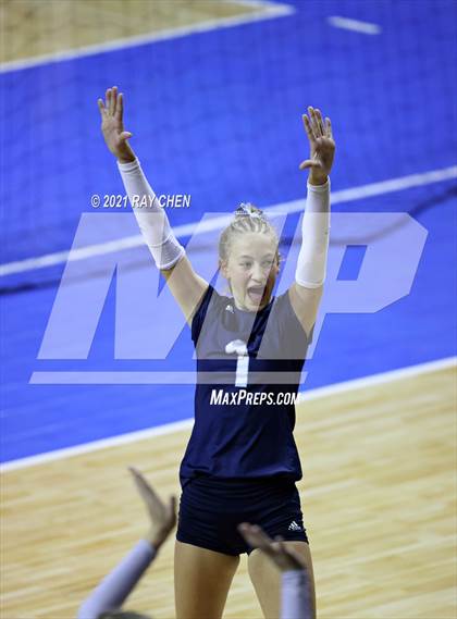 Thumbnail 2 in Lamar vs. Platte Valley (CHSAA 3A Final Four) photogallery.