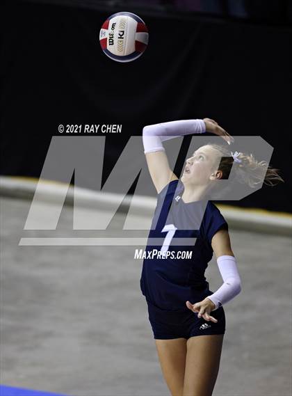 Thumbnail 2 in Lamar vs. Platte Valley (CHSAA 3A Final Four) photogallery.