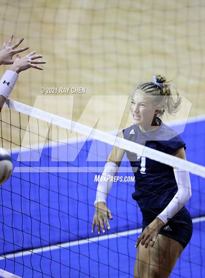 Thumbnail 3 in Lamar vs. Platte Valley (CHSAA 3A Final Four) photogallery.
