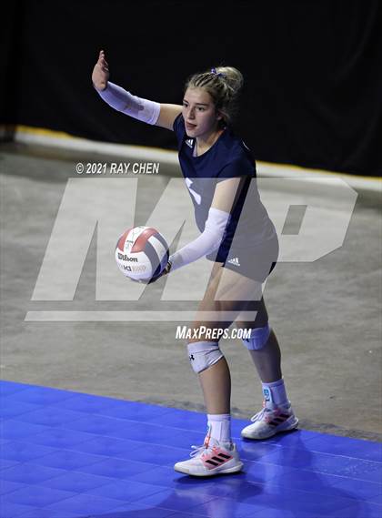 Thumbnail 1 in Lamar vs. Platte Valley (CHSAA 3A Final Four) photogallery.