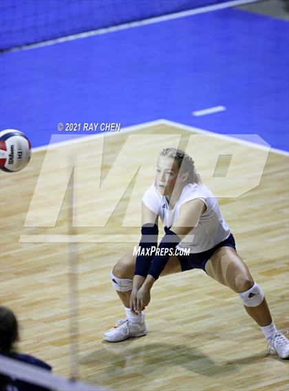 Thumbnail 2 in Lamar vs. Platte Valley (CHSAA 3A Final Four) photogallery.