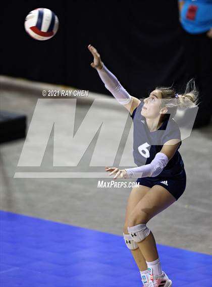 Thumbnail 1 in Lamar vs. Platte Valley (CHSAA 3A Final Four) photogallery.