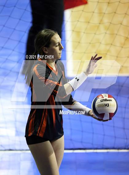 Thumbnail 3 in Lamar vs. Platte Valley (CHSAA 3A Final Four) photogallery.