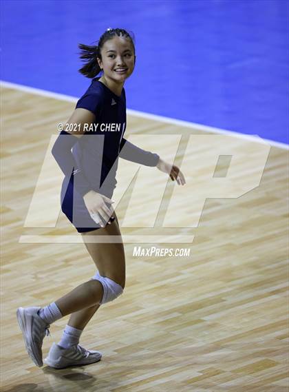 Thumbnail 2 in Lamar vs. Platte Valley (CHSAA 3A Final Four) photogallery.