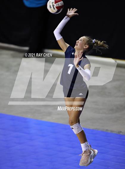 Thumbnail 1 in Lamar vs. Platte Valley (CHSAA 3A Final Four) photogallery.