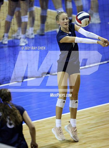 Thumbnail 1 in Lamar vs. Platte Valley (CHSAA 3A Final Four) photogallery.