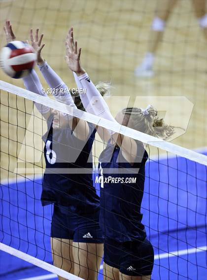 Thumbnail 3 in Lamar vs. Platte Valley (CHSAA 3A Final Four) photogallery.