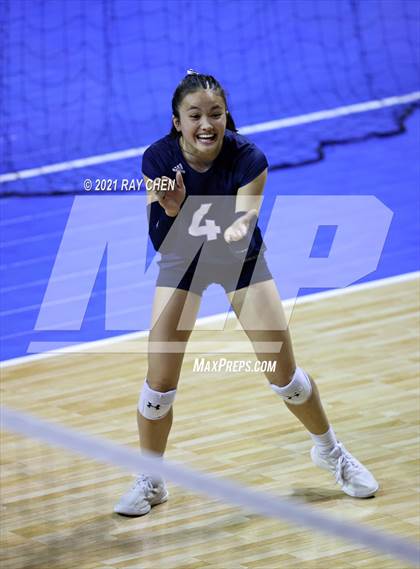Thumbnail 2 in Lamar vs. Platte Valley (CHSAA 3A Final Four) photogallery.