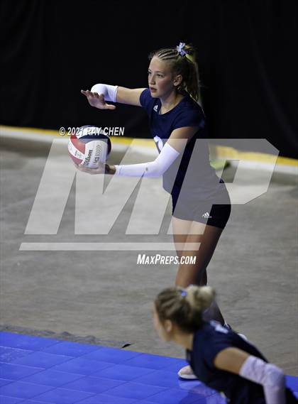 Thumbnail 1 in Lamar vs. Platte Valley (CHSAA 3A Final Four) photogallery.