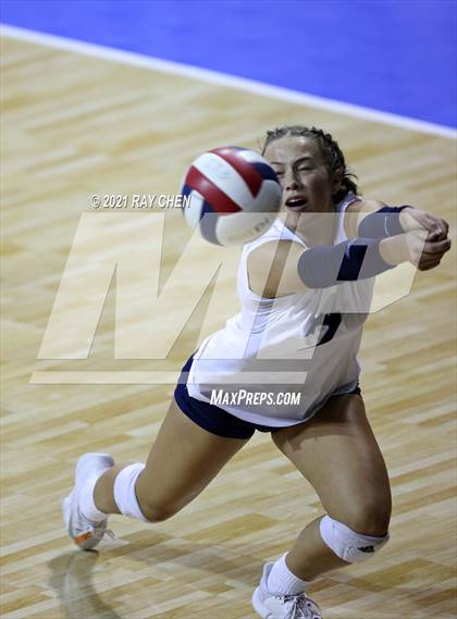 Thumbnail 2 in Lamar vs. Platte Valley (CHSAA 3A Final Four) photogallery.