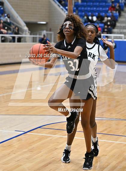 Thumbnail 1 in Clark vs Steele (UIL 6A Region 4 Final) photogallery.