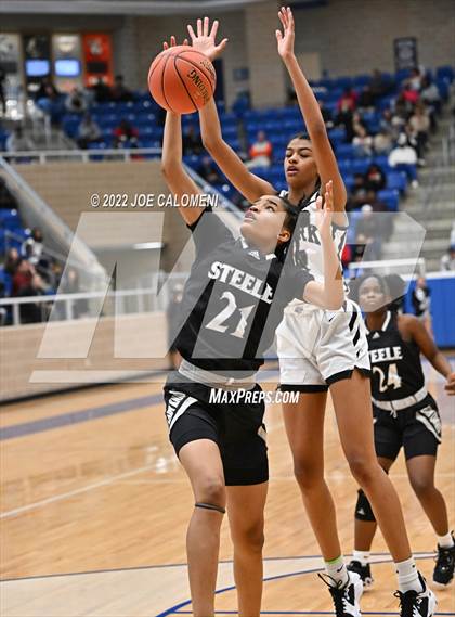 Thumbnail 1 in Clark vs Steele (UIL 6A Region 4 Final) photogallery.