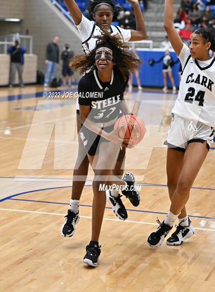 Thumbnail 3 in Clark vs Steele (UIL 6A Region 4 Final) photogallery.