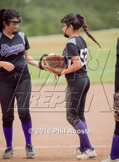 Thumbnail 3 in Palisades vs Chavez photogallery.