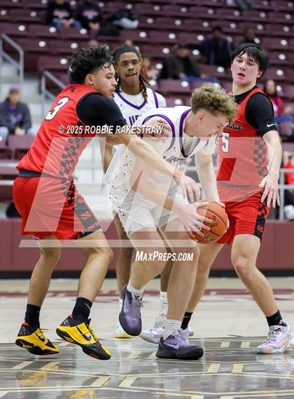 Thumbnail 1 in Lufkin vs. Melissa (UIL 5A D1 Bi-District Playoff) photogallery.