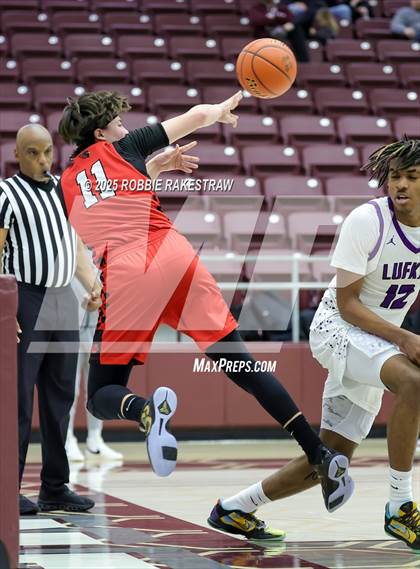 Thumbnail 3 in Lufkin vs. Melissa (UIL 5A D1 Bi-District Playoff) photogallery.