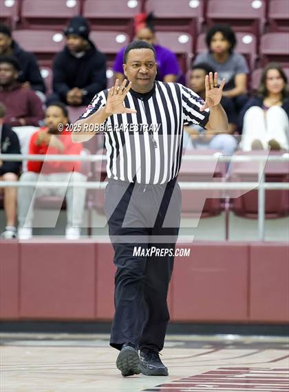 Thumbnail 3 in Lufkin vs. Melissa (UIL 5A D1 Bi-District Playoff) photogallery.