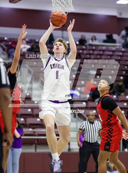 Thumbnail 3 in Lufkin vs. Melissa (UIL 5A D1 Bi-District Playoff) photogallery.