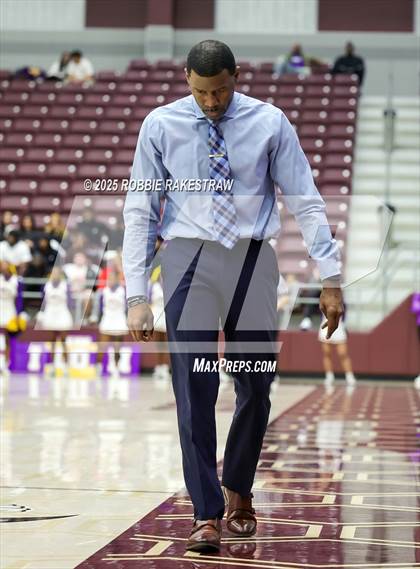 Thumbnail 2 in Lufkin vs. Melissa (UIL 5A D1 Bi-District Playoff) photogallery.