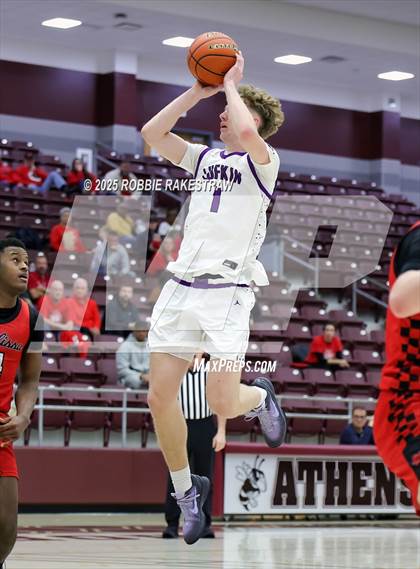 Thumbnail 3 in Lufkin vs. Melissa (UIL 5A D1 Bi-District Playoff) photogallery.