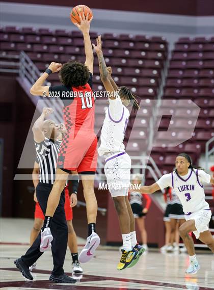 Thumbnail 1 in Lufkin vs. Melissa (UIL 5A D1 Bi-District Playoff) photogallery.