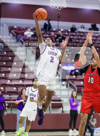 Thumbnail 3 in Lufkin vs. Melissa (UIL 5A D1 Bi-District Playoff) photogallery.