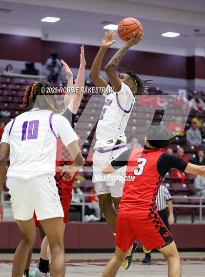 Thumbnail 3 in Lufkin vs. Melissa (UIL 5A D1 Bi-District Playoff) photogallery.