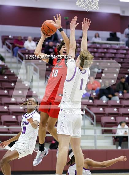 Thumbnail 3 in Lufkin vs. Melissa (UIL 5A D1 Bi-District Playoff) photogallery.