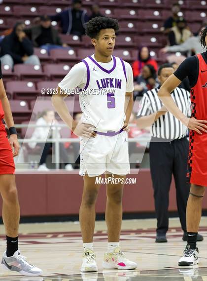 Thumbnail 1 in Lufkin vs. Melissa (UIL 5A D1 Bi-District Playoff) photogallery.