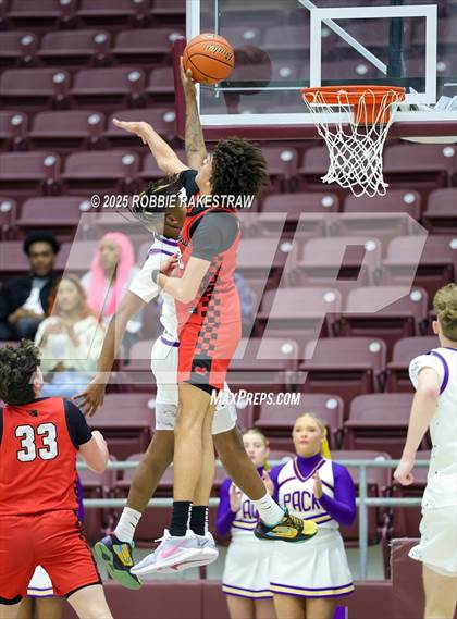 Thumbnail 3 in Lufkin vs. Melissa (UIL 5A D1 Bi-District Playoff) photogallery.