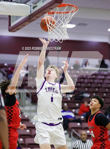 Thumbnail 1 in Lufkin vs. Melissa (UIL 5A D1 Bi-District Playoff) photogallery.