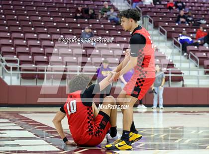 Thumbnail 2 in Lufkin vs. Melissa (UIL 5A D1 Bi-District Playoff) photogallery.
