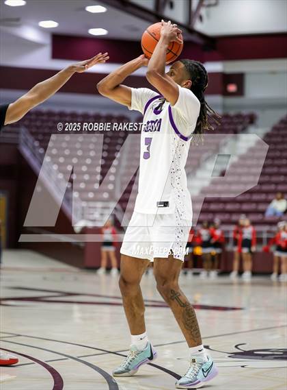 Thumbnail 2 in Lufkin vs. Melissa (UIL 5A D1 Bi-District Playoff) photogallery.
