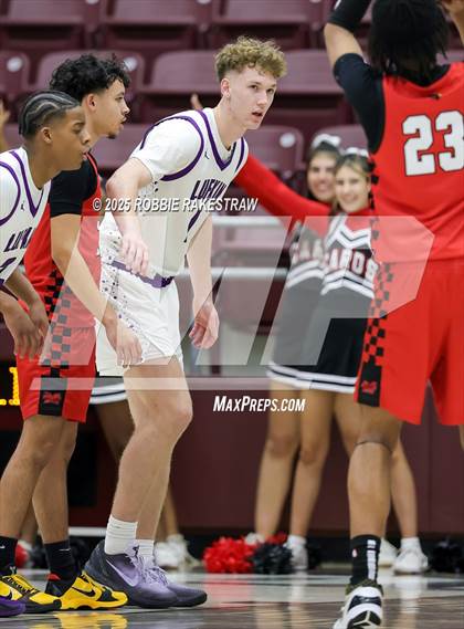 Thumbnail 2 in Lufkin vs. Melissa (UIL 5A D1 Bi-District Playoff) photogallery.